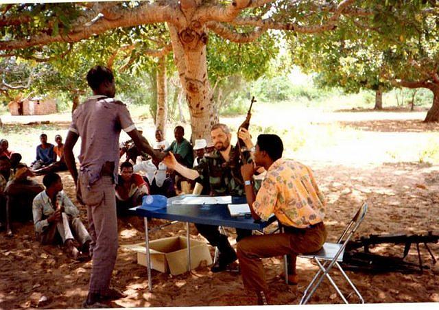 img010.jpg - 1994 - Mozambik - Lefegyverzs / Mozambique - Disarmament