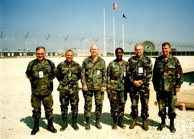 img031.jpg - 2001 - Koszov - Amerikai kollgkkal / Kosovo - With American colleagues